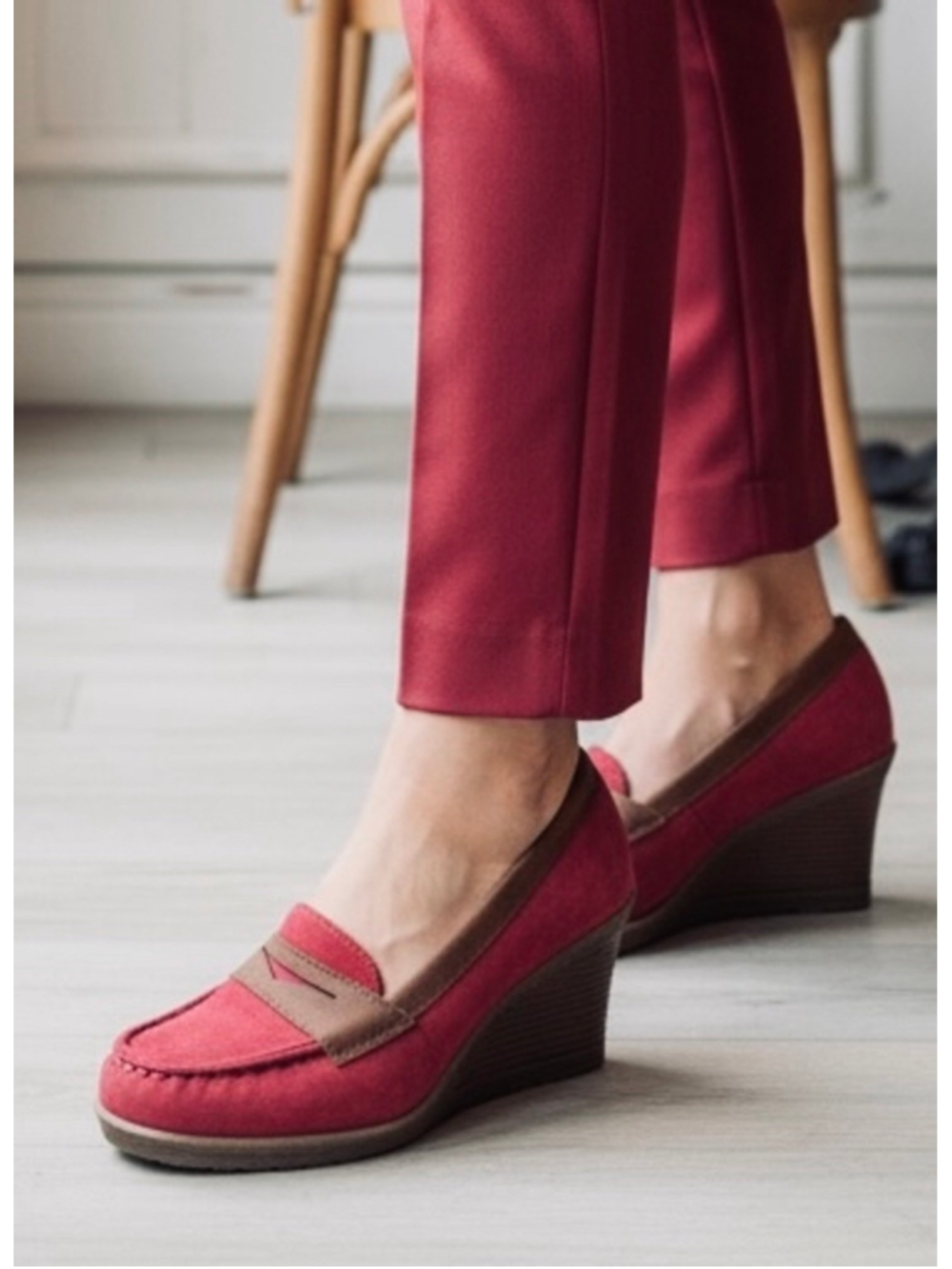Retro Prep Red Brown Faux Suede Wedge Loafers Size 7